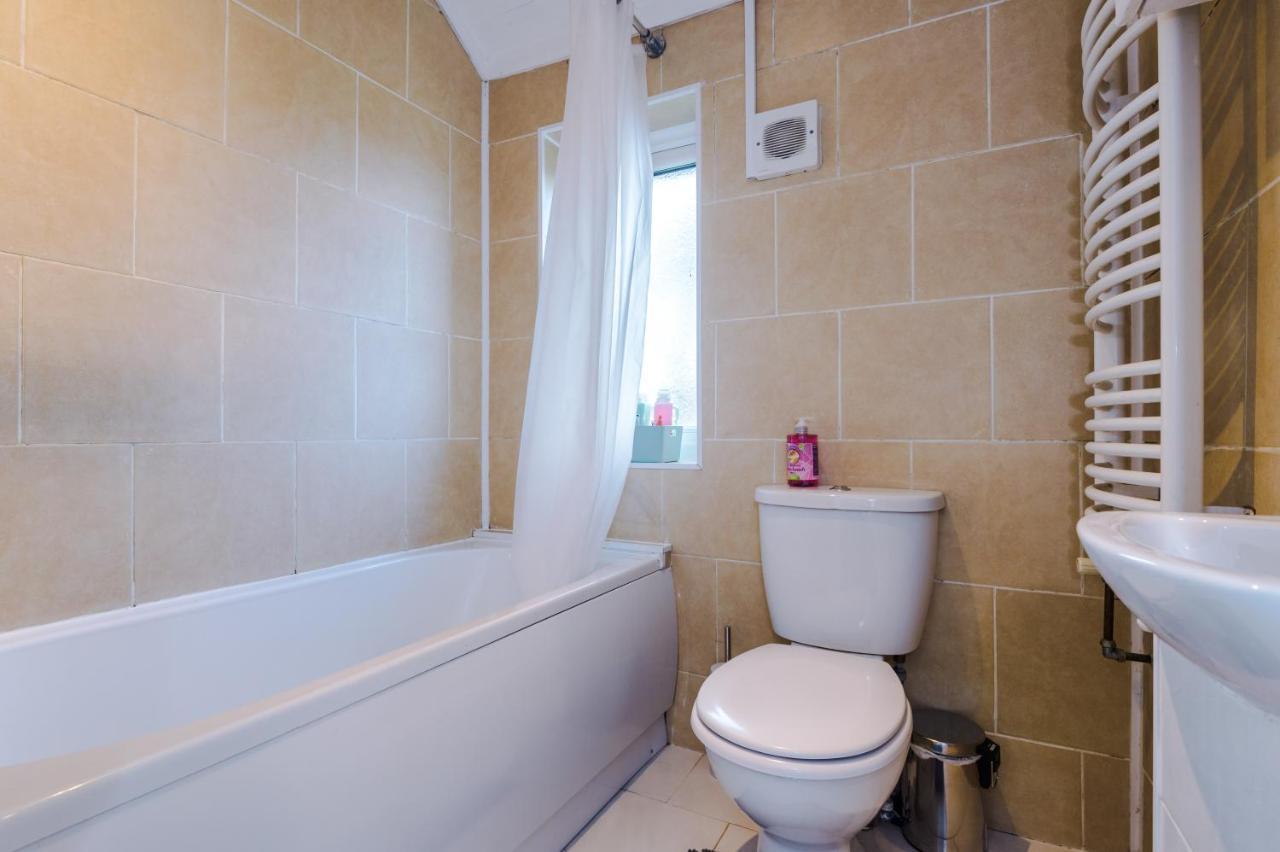 Nice Three Bedroom House In Manchester Exterior photo